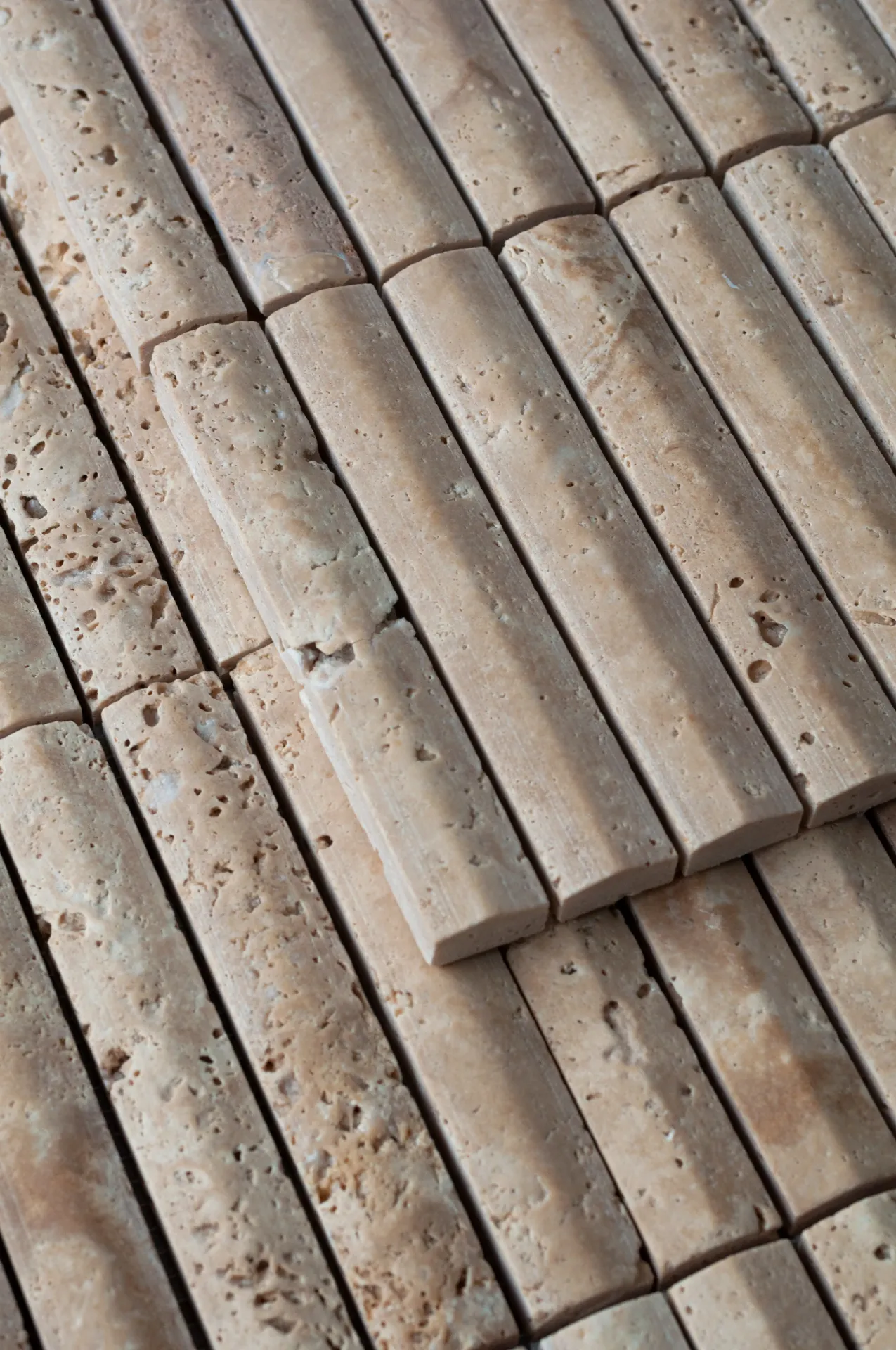 [LAD338-B Mosaic] Travertine Triangle